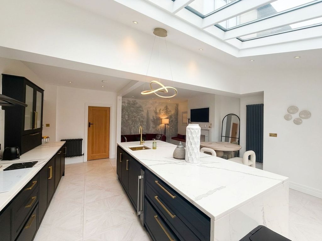 Property photo 3 of 14 Kitchen