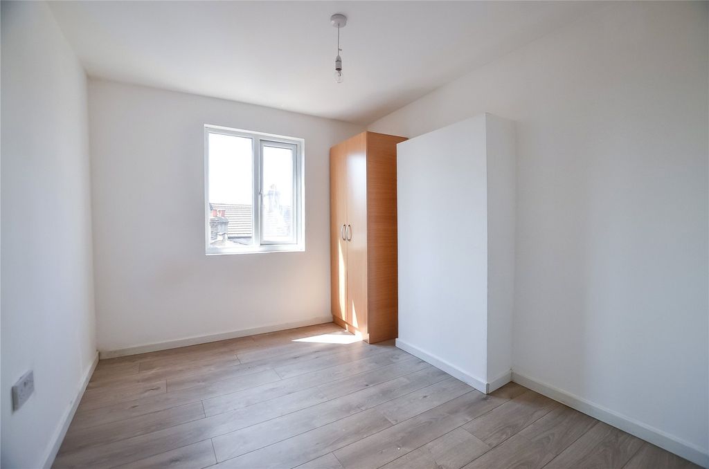 Property photo 3 of 12 Picture 3