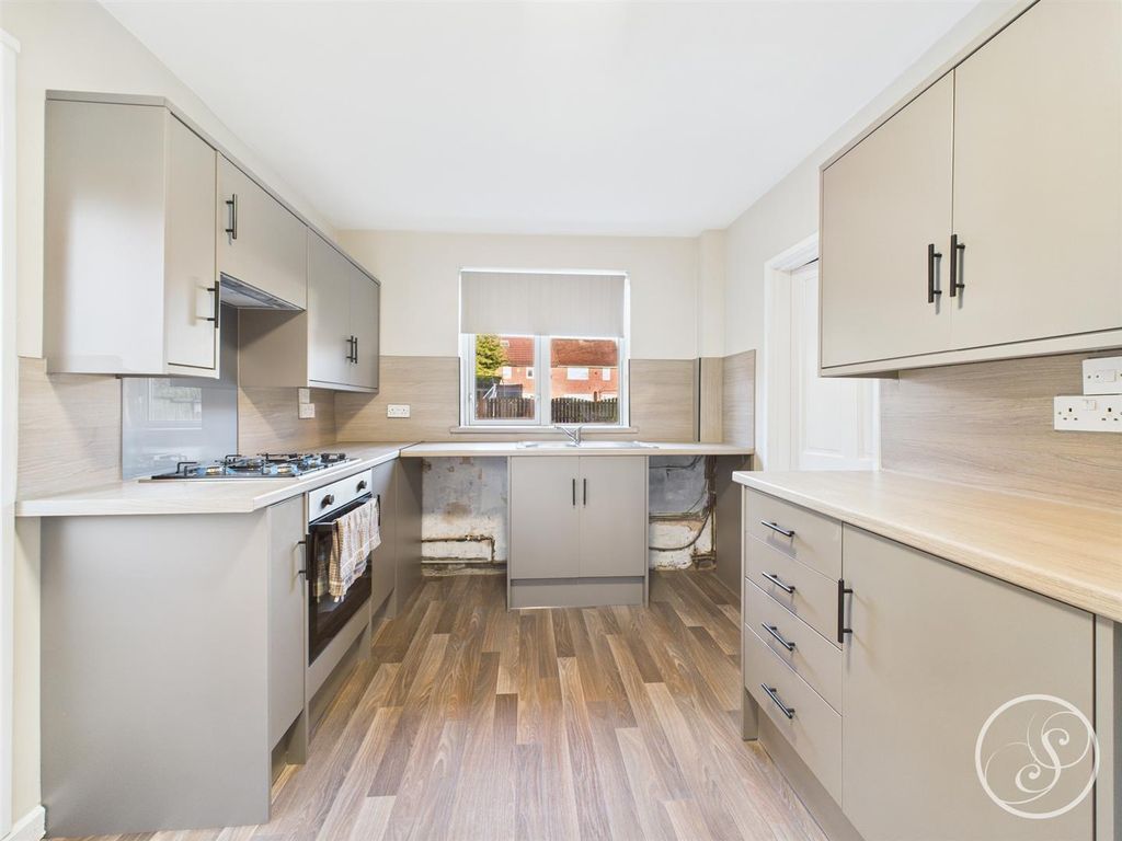 Property photo 2 of 12 Kitchen