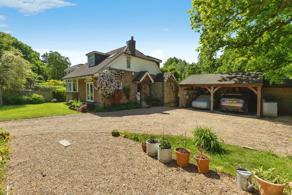 Property photo 1 of 17 Driveway