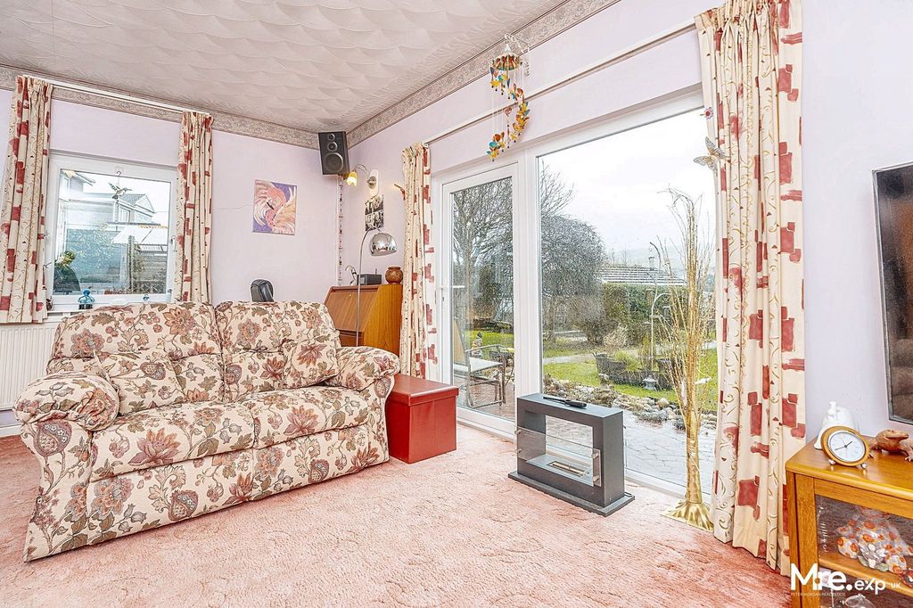 Property photo 3 of 27