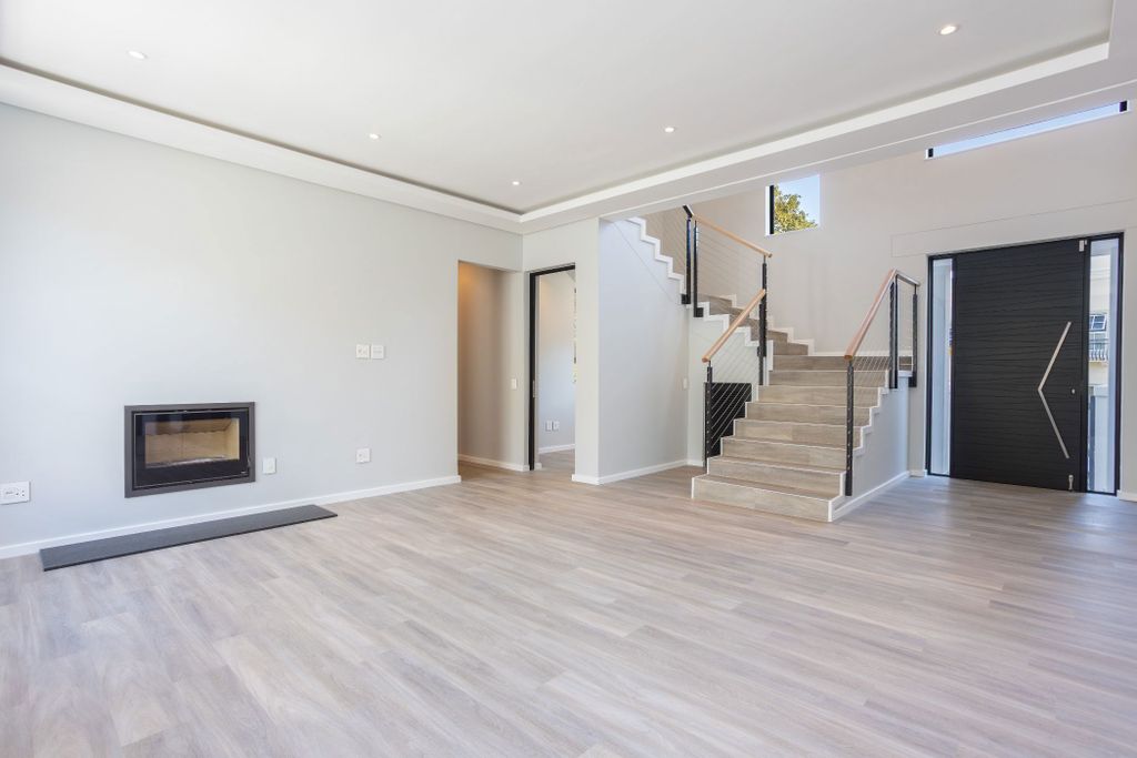Property photo 3 of 74 Kw1692314
