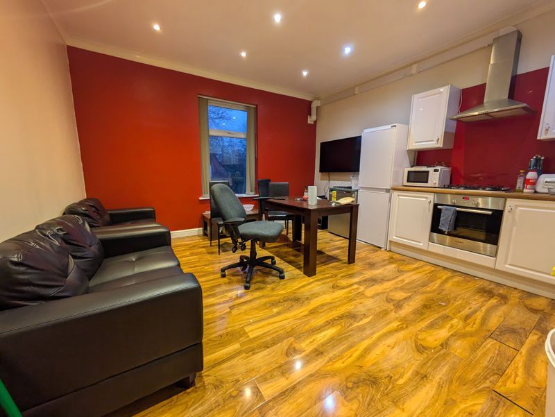 Property photo 1 of 9 Photo 12