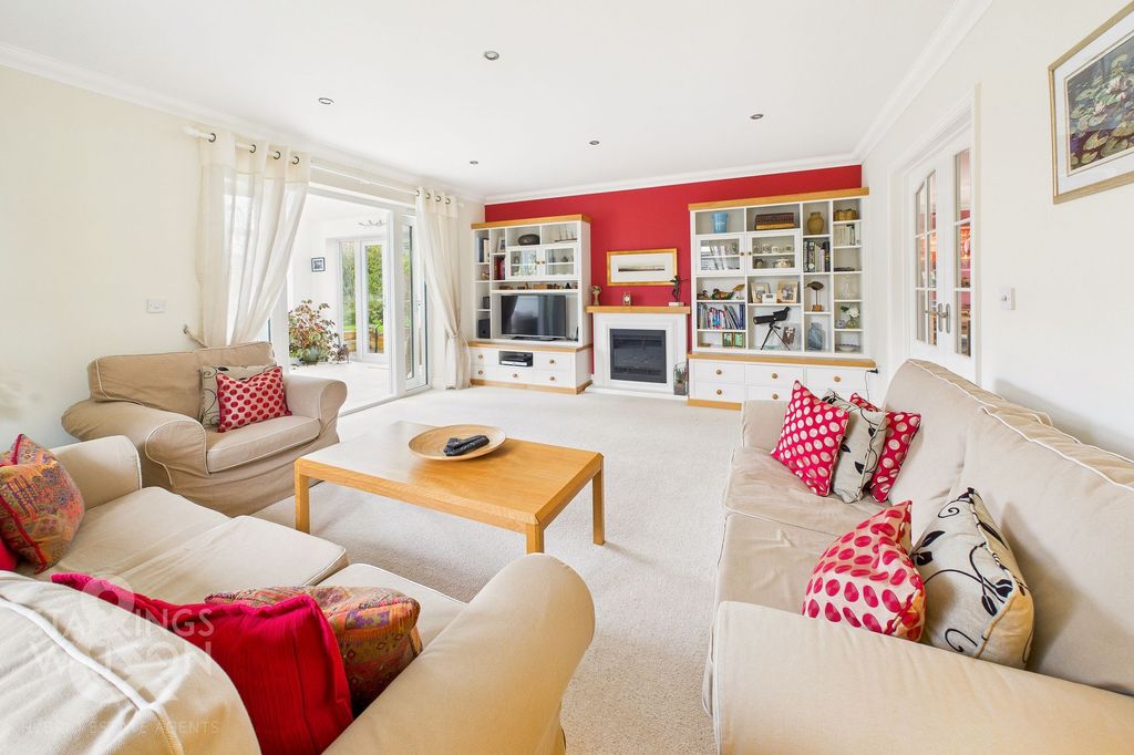 Property photo 2 of 30