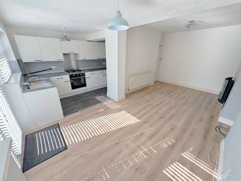 Property photo 3 of 22 Dining Kitchen