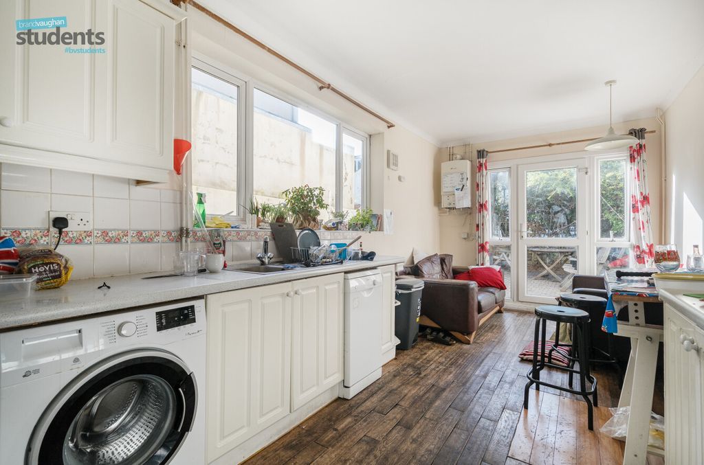 Property photo 2 of 11 28A597dc-1Fa4-47d...