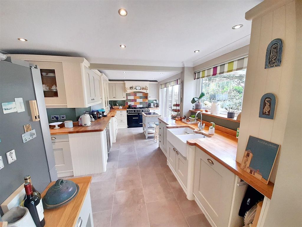 Property photo 2 of 29 Kitchen