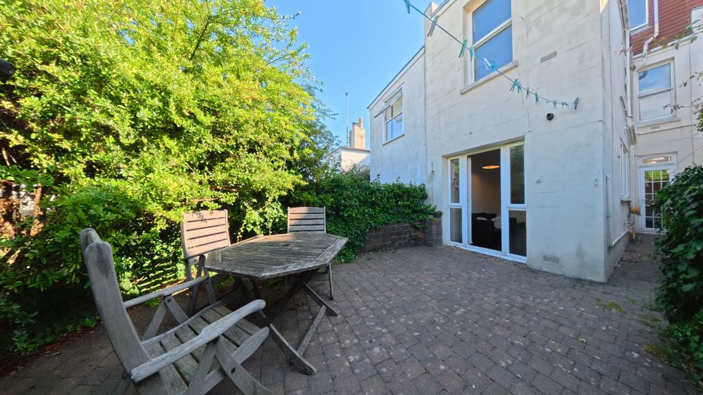 Property photo 3 of 9 Garden