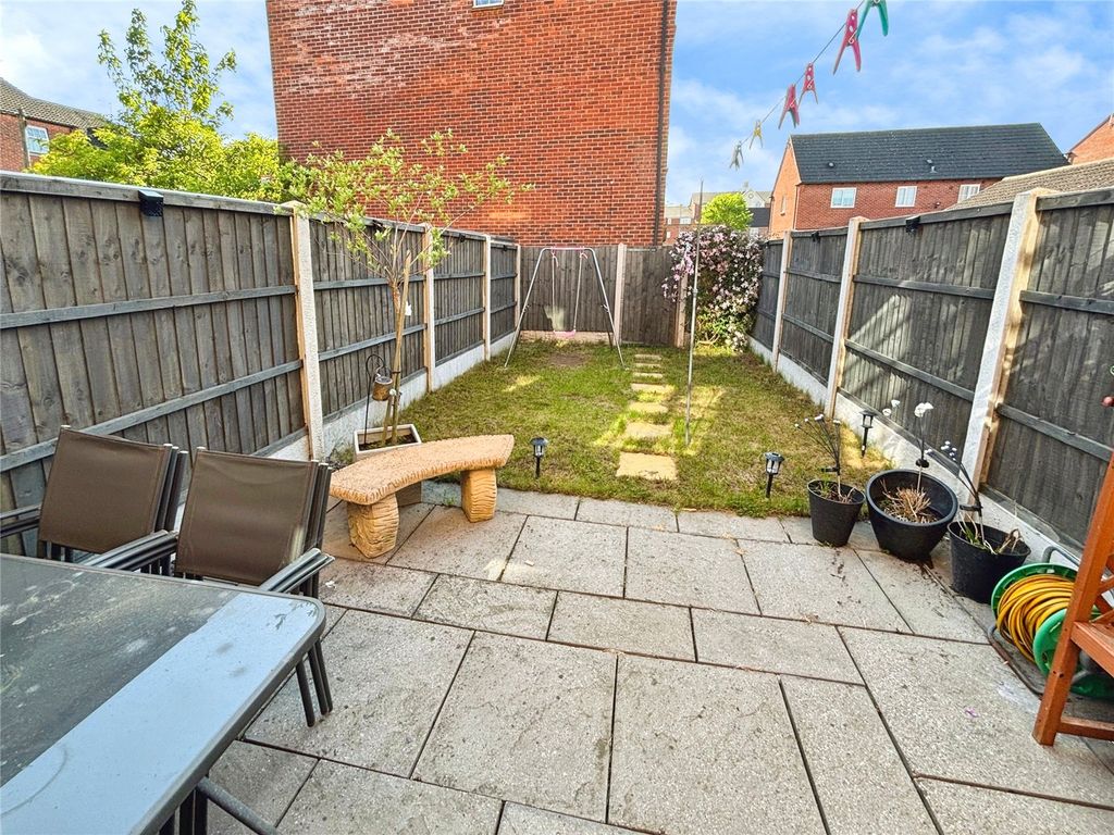 Property photo 3 of 10 Gardens