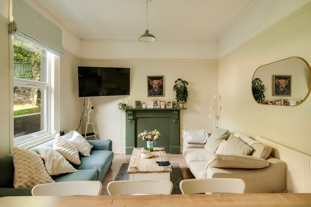Property photo 3 of 14 Sitting Area