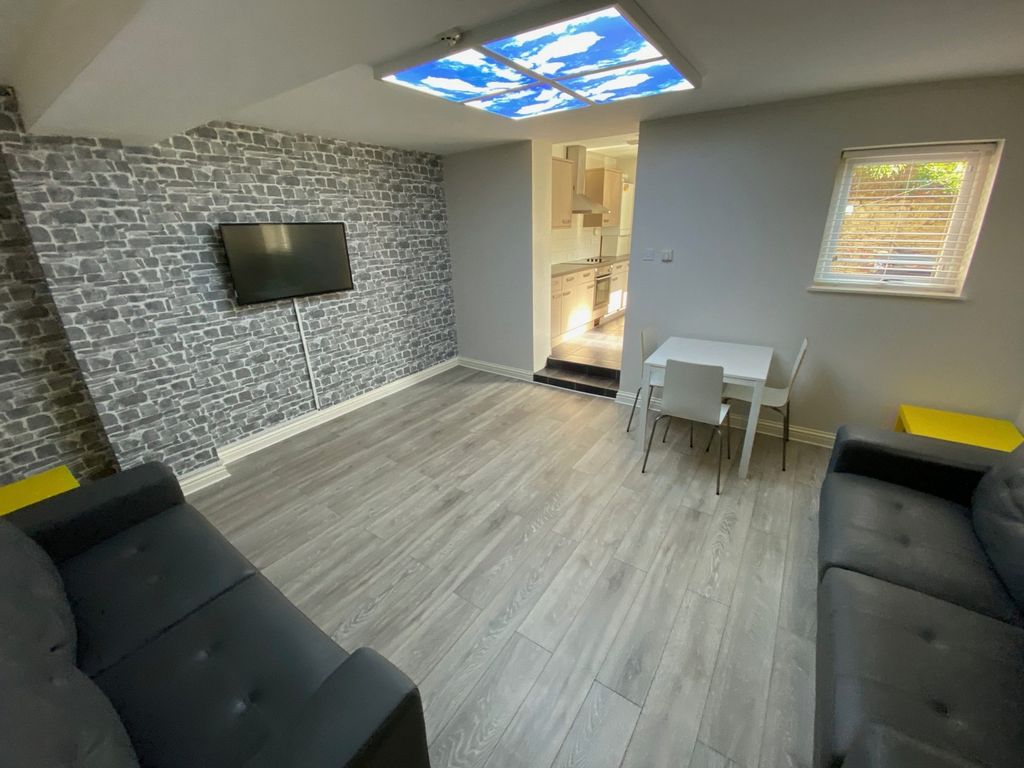 Property photo 2 of 11 A Spacious And Inviting Large Modern Living Room, ...
