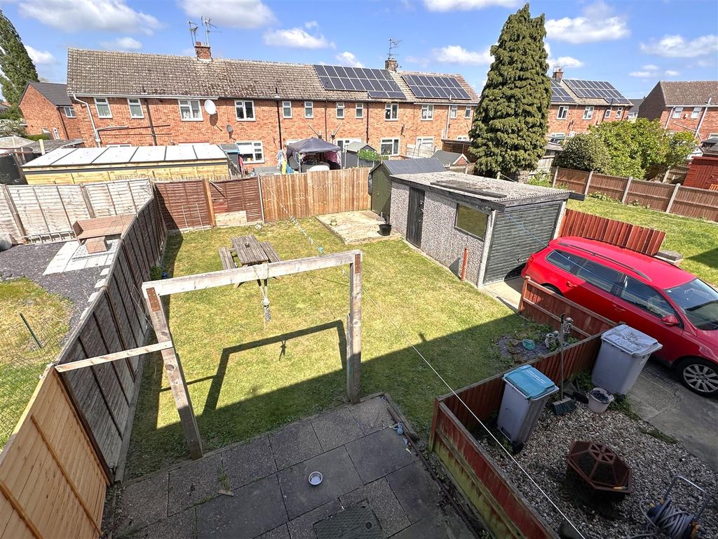 Property photo 3 of 15 Large Rear Garden 758