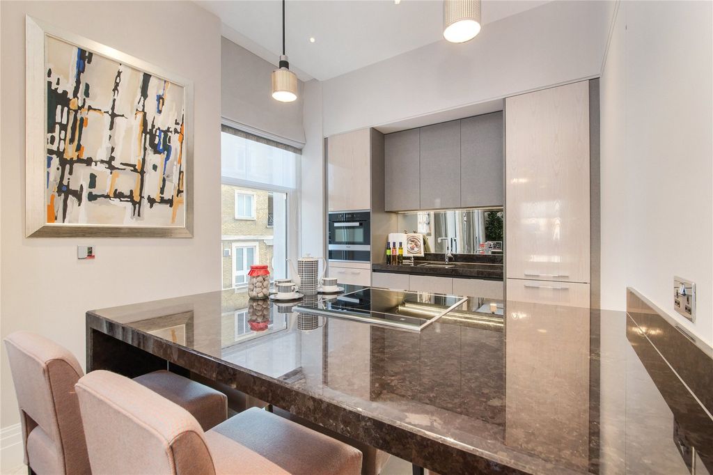 Property photo 2 of 12 The Beecham