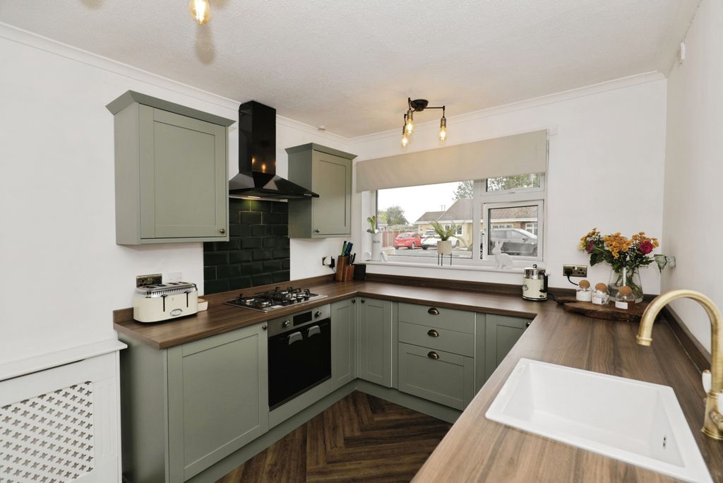 Property photo 2 of 15 Kitchen (1)