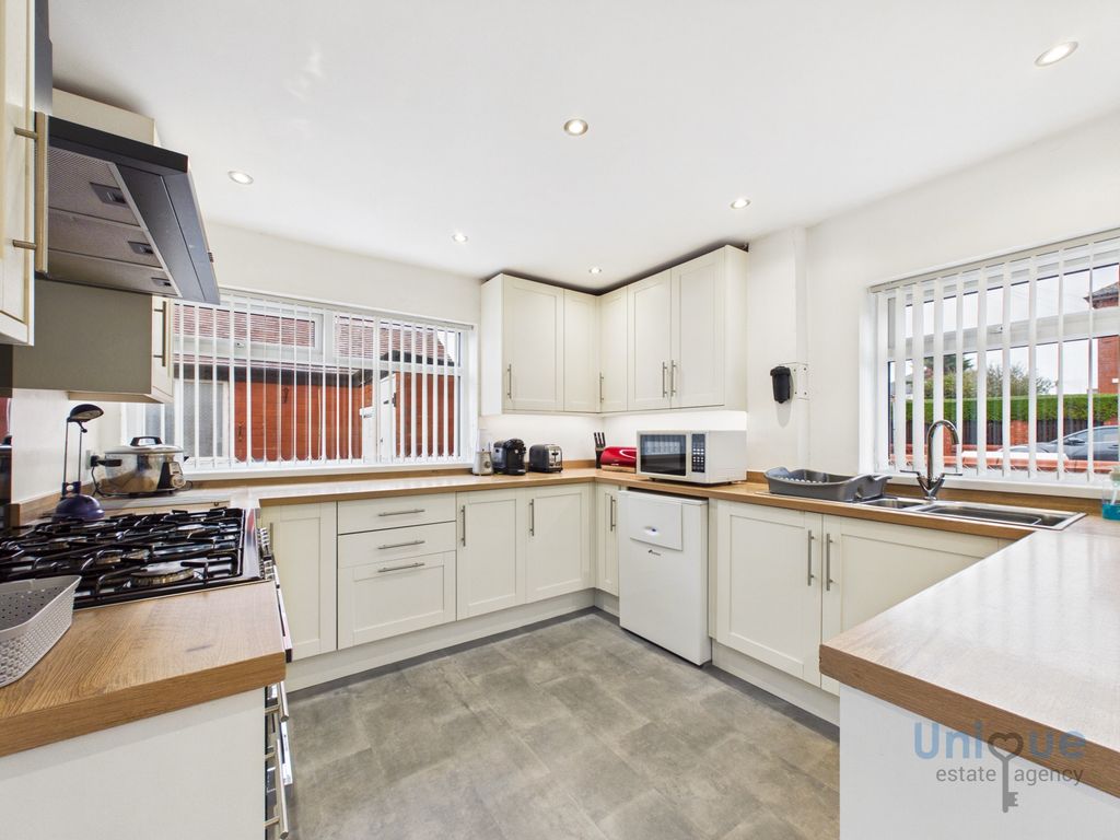Property photo 2 of 33