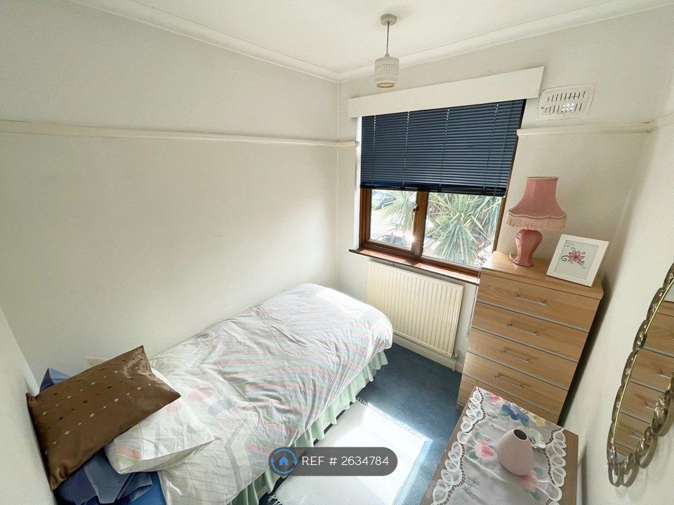 Property photo 2 of 6 Single Bedroom - £600