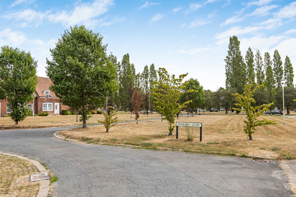 Property photo 2 of 27 Street View