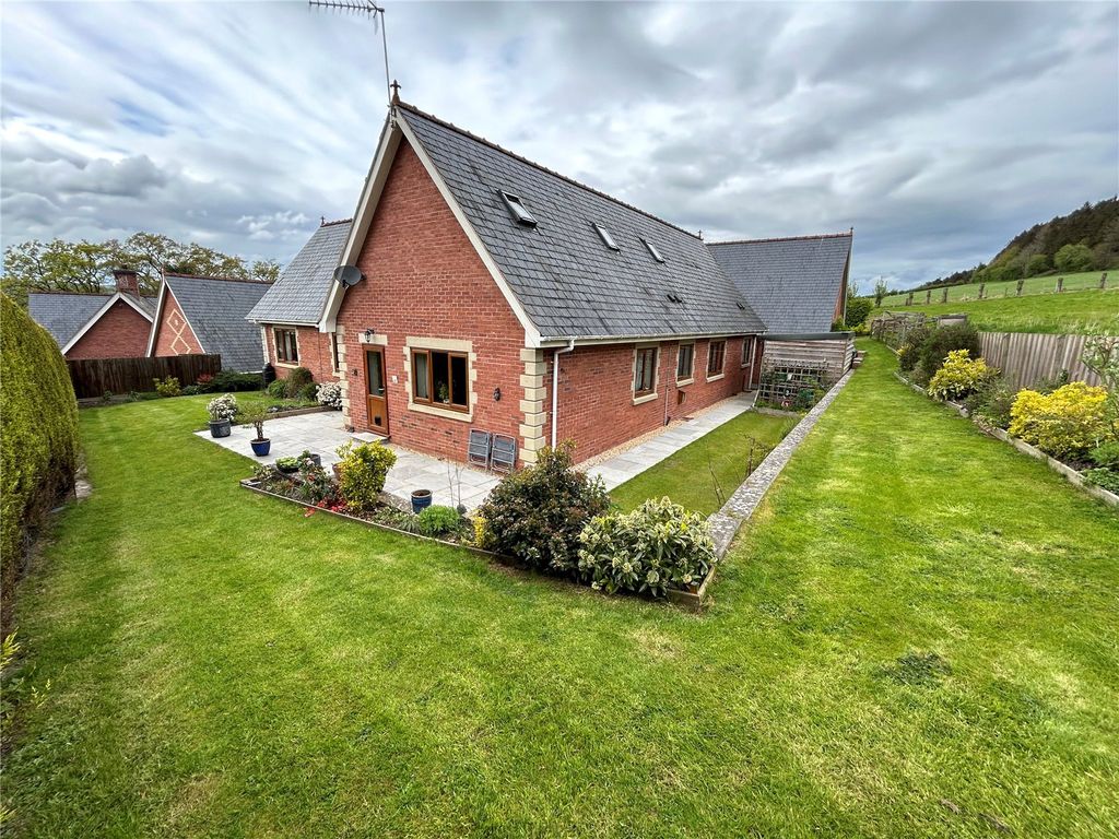 Property photo 2 of 29 Picture No. 25