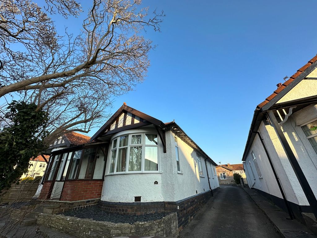 Property photo 1 of 5 Charming Single-Story House Frontage With Bay Wind...