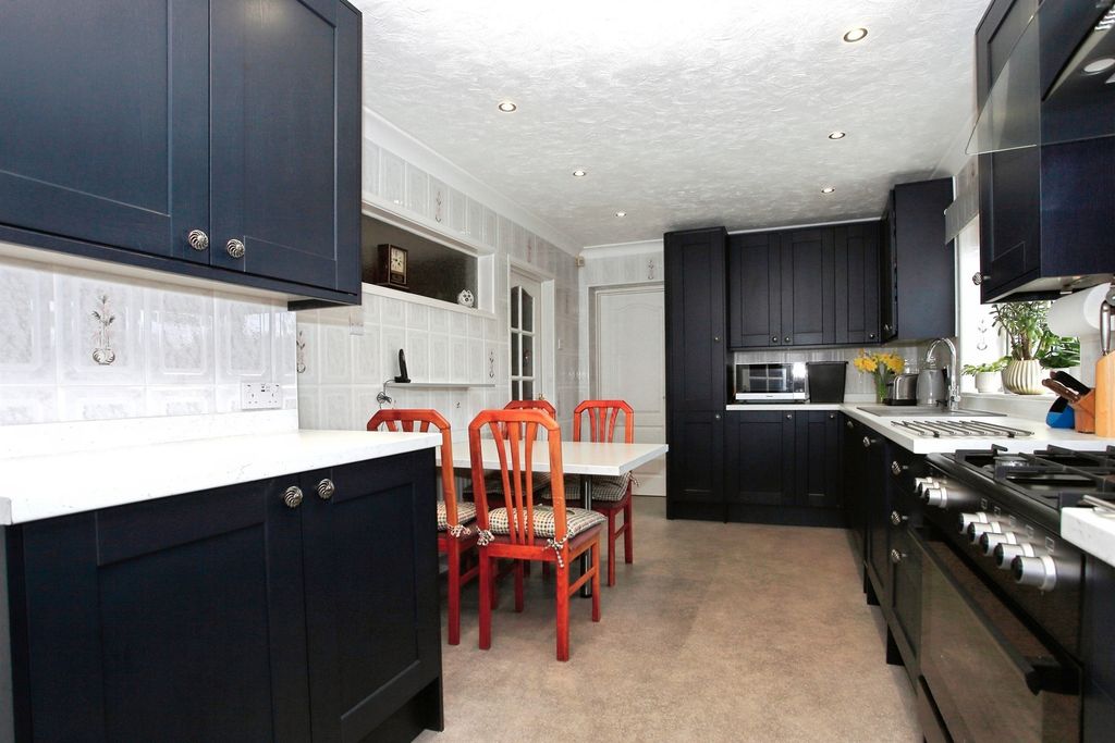 Property photo 1 of 23 Kitchen /Breakfast Room