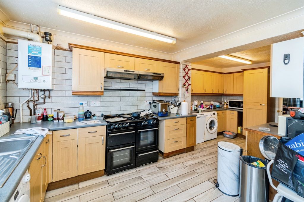 Property photo 3 of 17