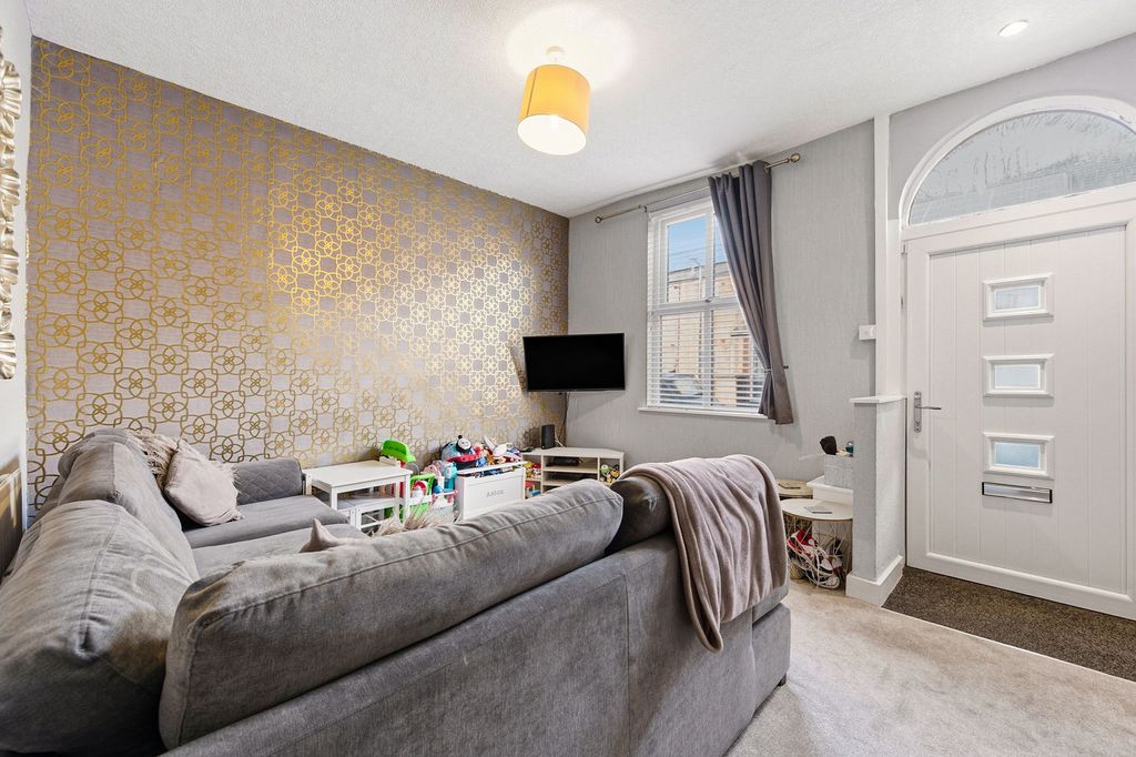 Property photo 3 of 9