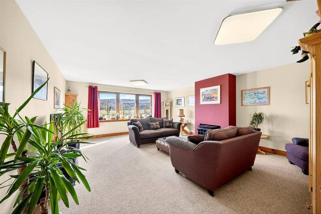 Property photo 2 of 21 Lounge