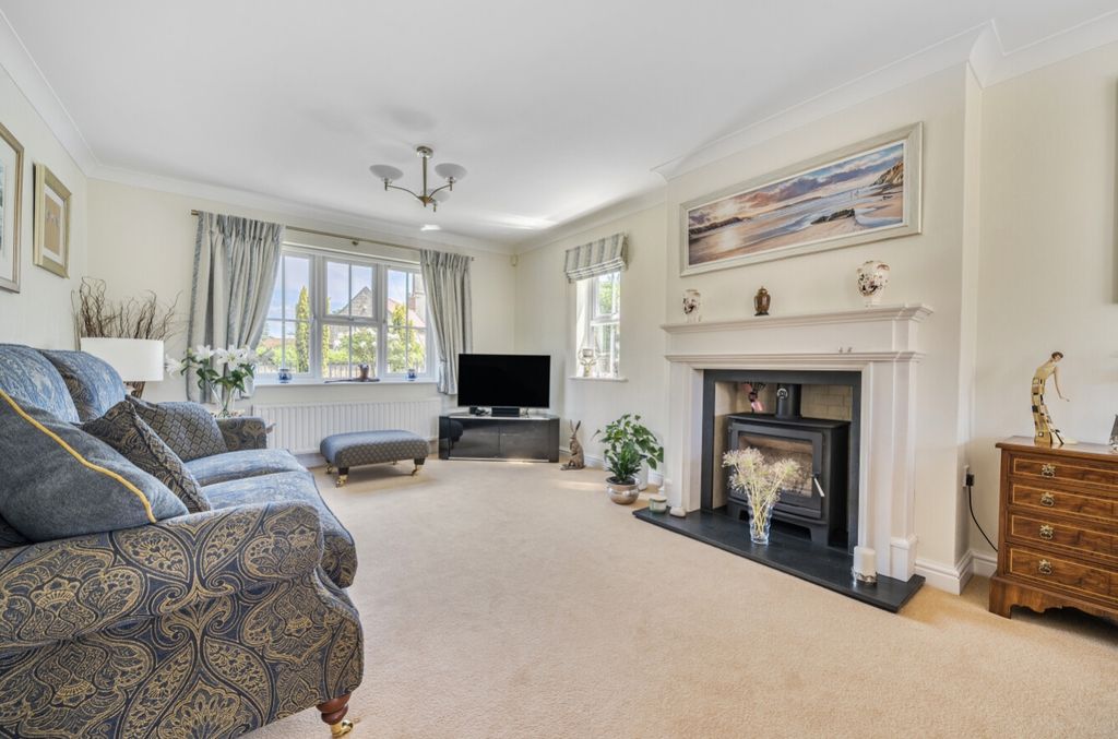 Property photo 3 of 24 1312366-33-6852F46d25Bd6-Arw