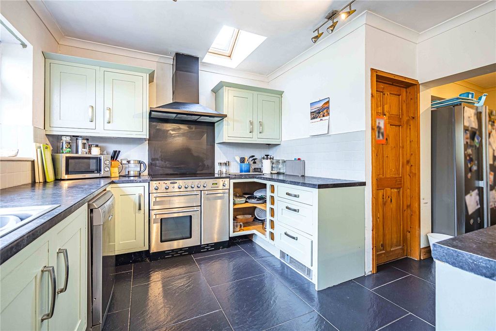 Property photo 2 of 19 Picture No. 28