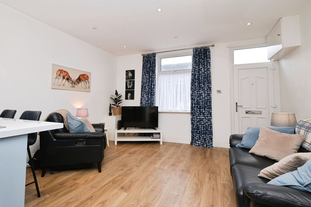 Property photo 2 of 17 Pbox-Img.Jpg