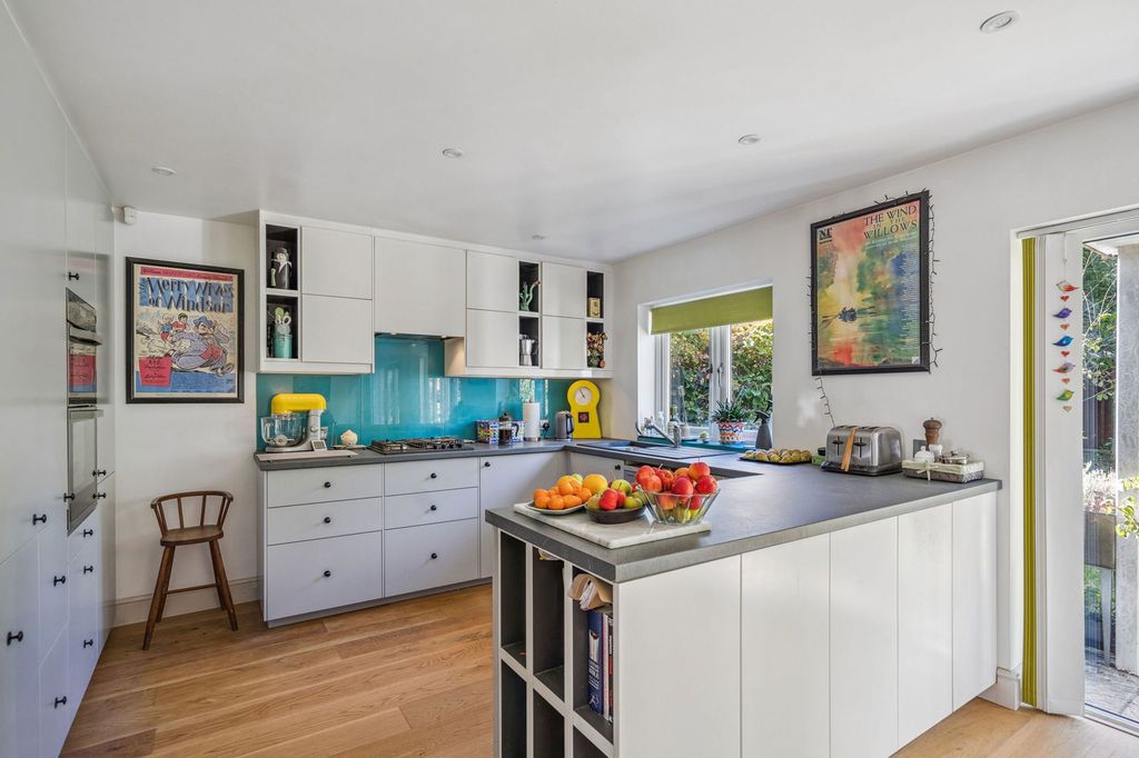 Property photo 3 of 16