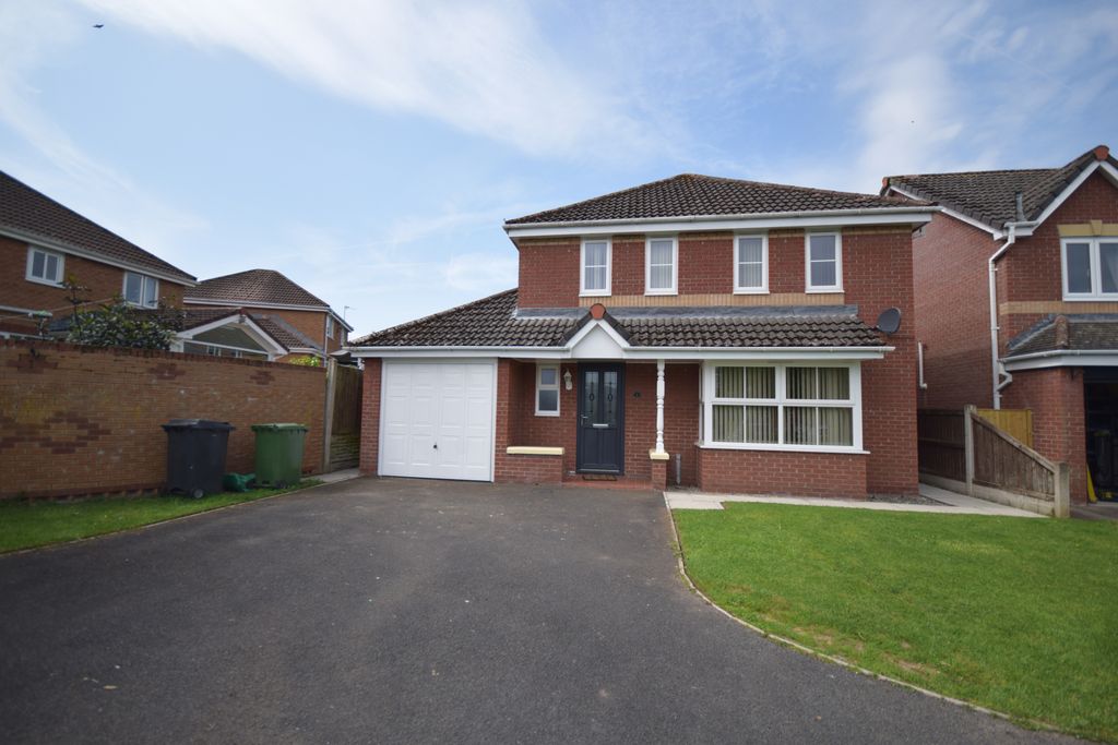 Property photo 1 of 15 4 Bedroom House For Rent
