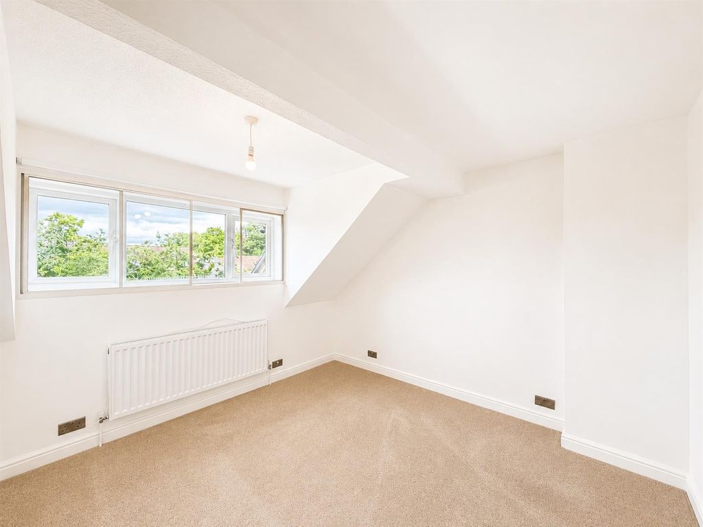 Property photo 3 of 6 Bedroom