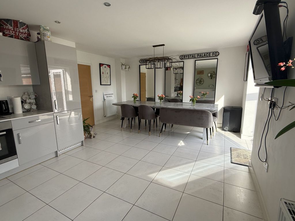 Property photo 3 of 16 Gallery