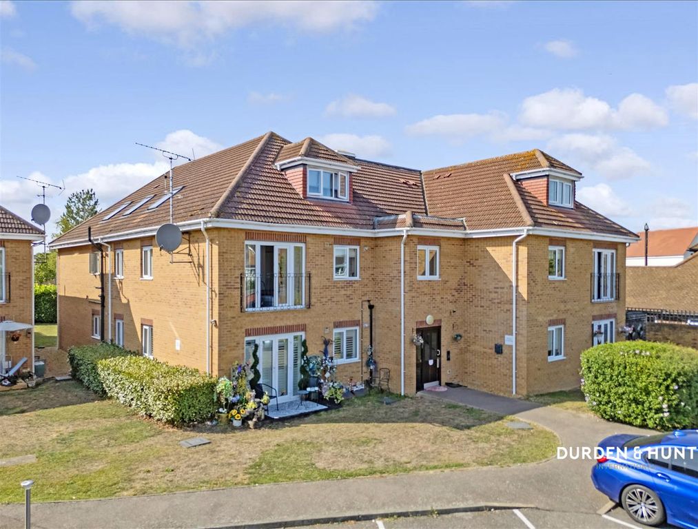 Property photo 1 of 16 Lodge Lane