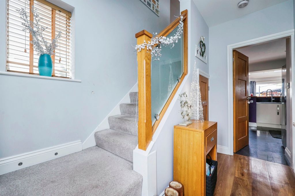 Property photo 3 of 35