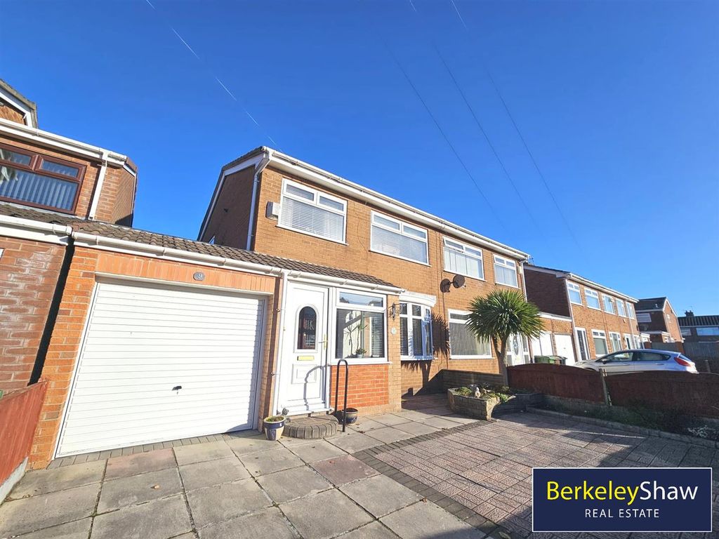 Property photo 1 of 17 External