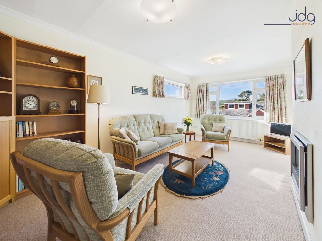 Property photo 2 of 16 Cosy Lounge