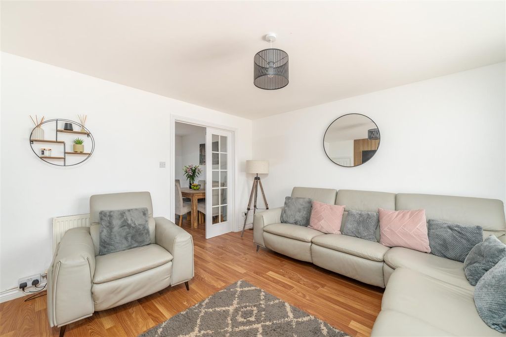 Property photo 3 of 16 41_Hallydown_Crescent-03.Jpg