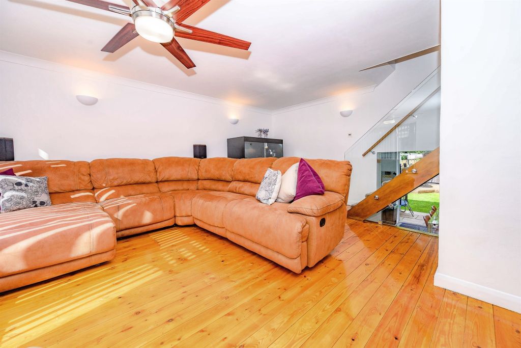 Property photo 3 of 19