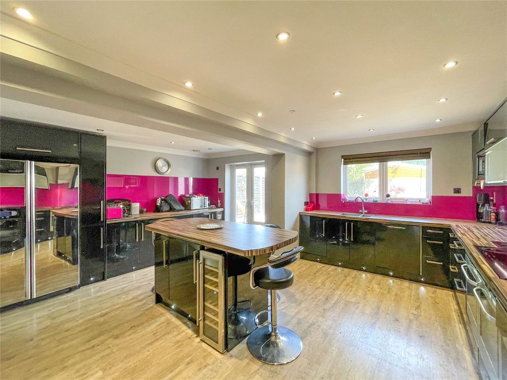 Property photo 2 of 21 Picture No. 22
