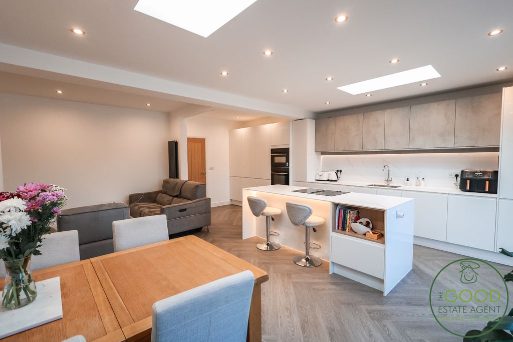 Property photo 3 of 21