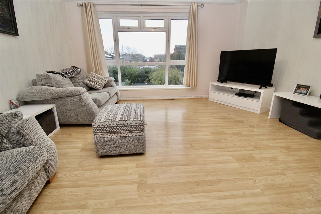 Property photo 3 of 36 Lounge