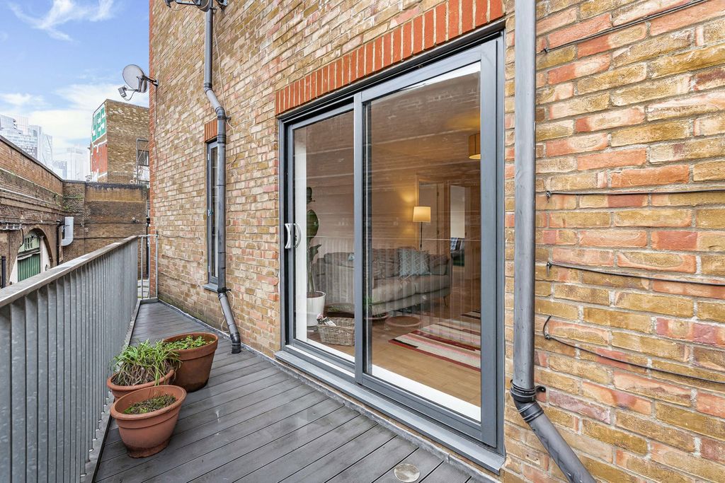 Property photo 2 of 25 Terrace