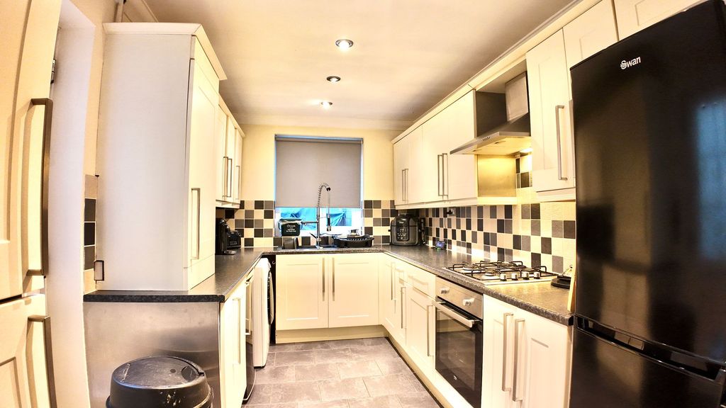 Property photo 3 of 21