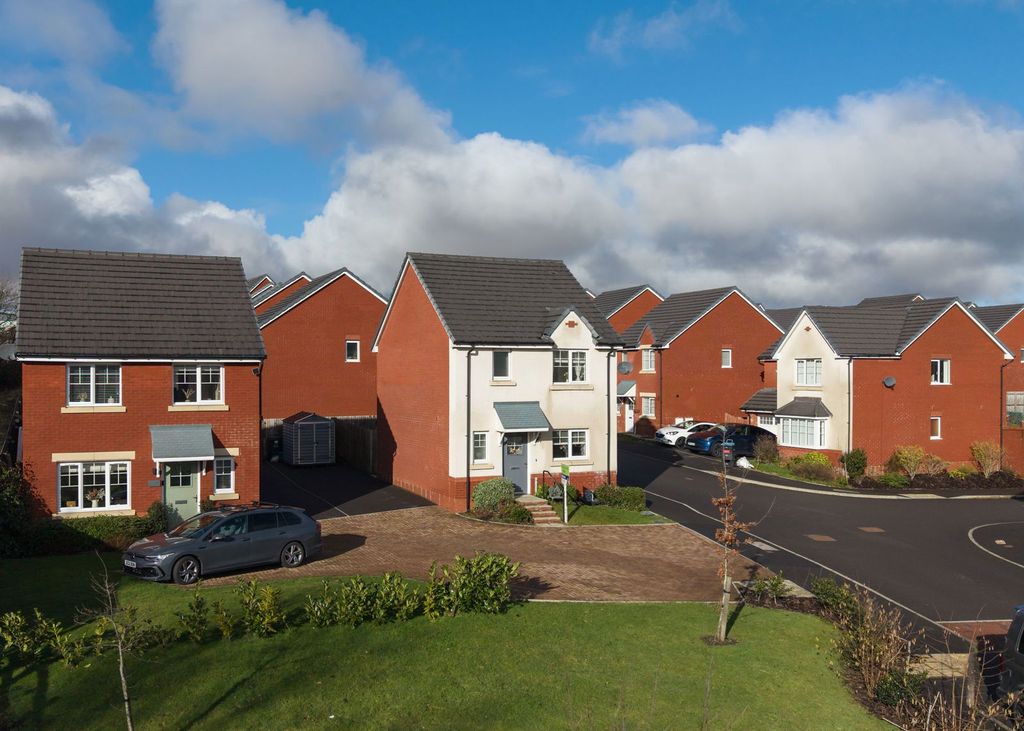 Property photo 2 of 22