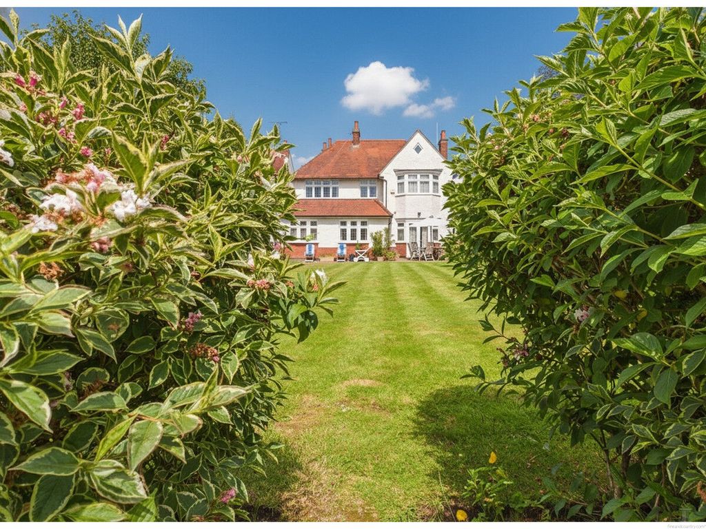 6 bed detached house for saleMeadowcourt Road, Leicester LE2