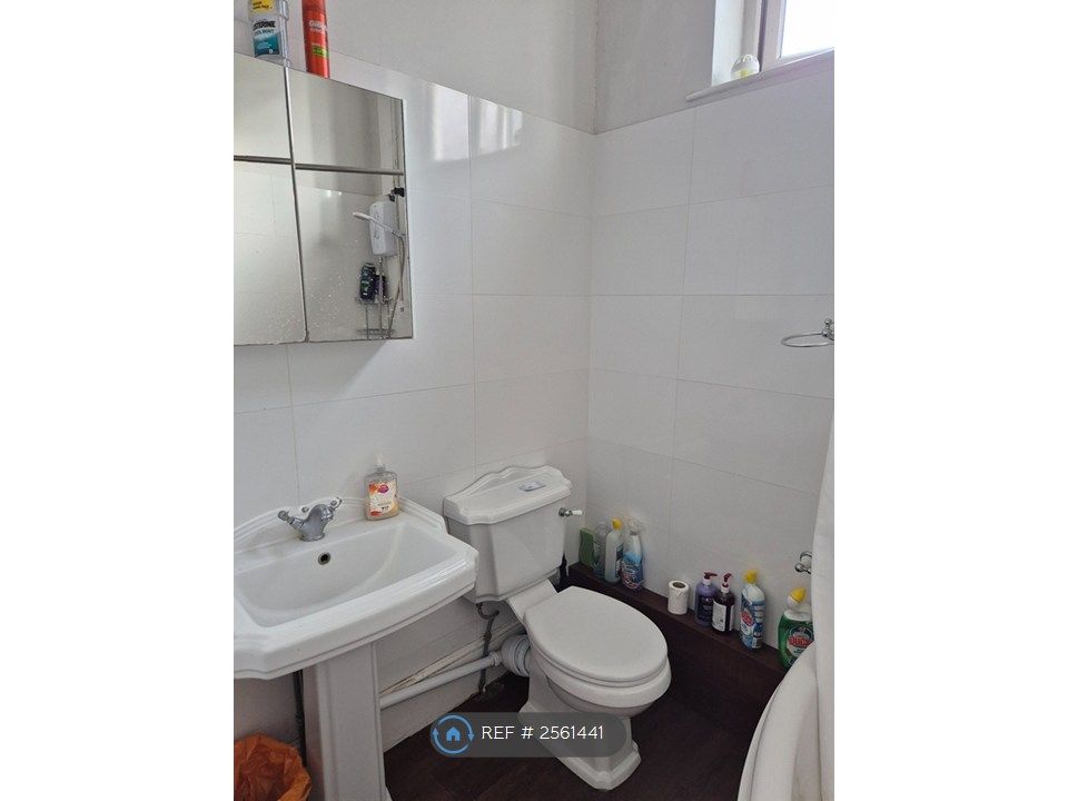 Property photo 3 of 14 Bathroom -2