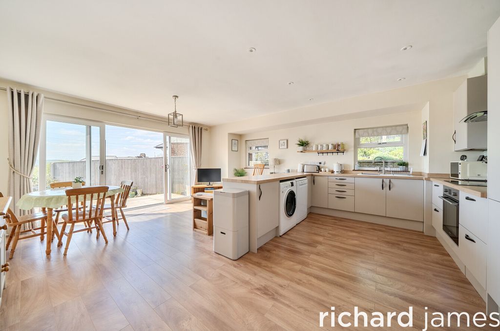 Property photo 2 of 15 d5A823Bcb64441099463Fc0709821749