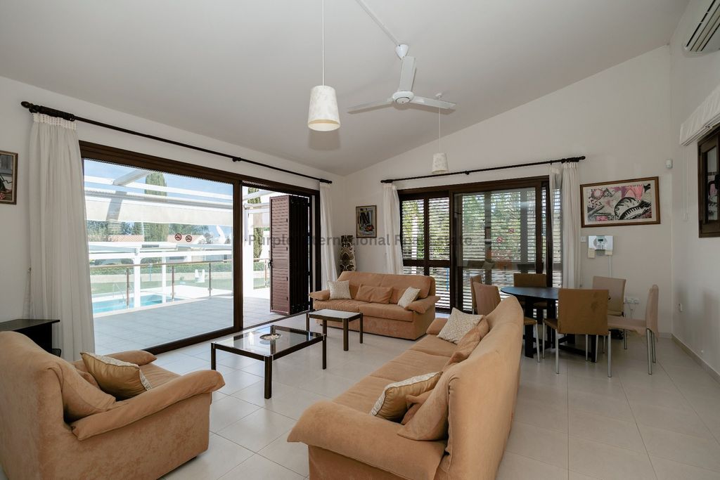 Property photo 2 of 44